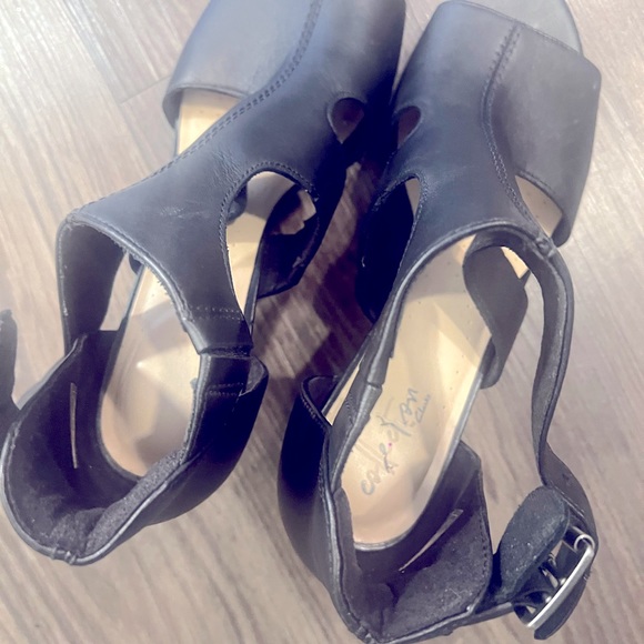 EUC Clarks Collection Leather Heeled Sandals Deva Heidi Black 8M worn twice only - Picture 2 of 11